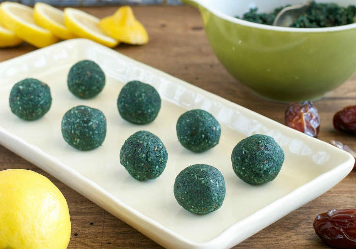 Raw Lemon-Coconut Spirulina Balls